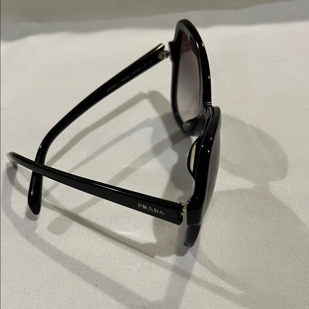 Prada Black Cat’s Eye Sunglasses with Gray/Purple Gradient Lens - Picture 4 of 12
